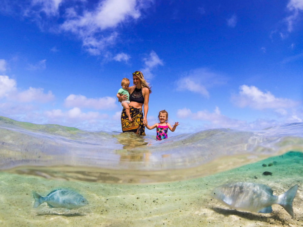 A LOVELY BUNCH OF COCONUTS IN PARADISE!! The Blondies visit the Cook Islands