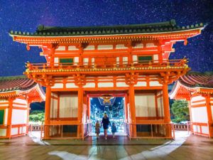 The gorgeous Yasaka Koshindo Temple by night with the blonde nomads